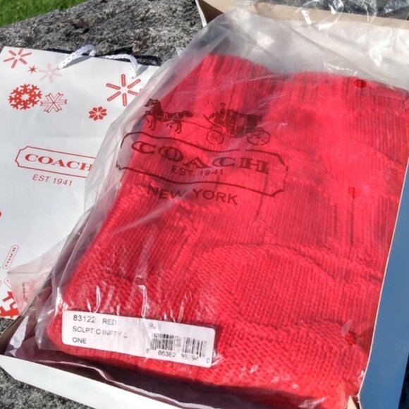 NEW, Coach Cashmere Wool Blend Signature Logo Cable Knit Scarf Shawl - Picture 15 of 16